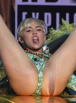 Miley Cyrus OnlyFans Leaked Free Thumbnail Picture - #syJDwx7HiB