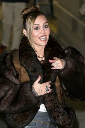 Miley Cyrus OnlyFans Leaked Free Thumbnail Picture - #tNeJHyVTeV