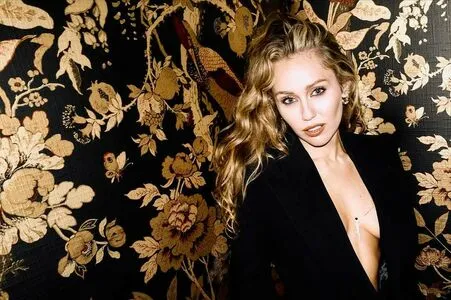 Miley Cyrus OnlyFans Leaked Free Thumbnail Picture - #tPp8aBd5pW