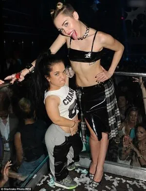 Miley Cyrus OnlyFans Leaked Free Thumbnail Picture - #tjpe8kpZ5y