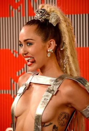 Miley Cyrus OnlyFans Leaked Free Thumbnail Picture - #u821K214mH