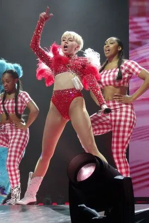 Miley Cyrus OnlyFans Leaked Free Thumbnail Picture - #uMyBdgkFvq
