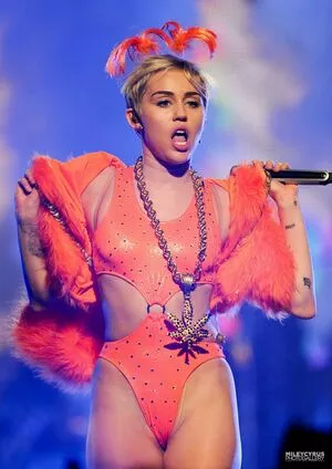 Miley Cyrus OnlyFans Leaked Free Thumbnail Picture - #uoGeSzST61