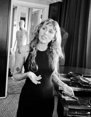 Miley Cyrus OnlyFans Leaked Free Thumbnail Picture - #usPdLpZmyl