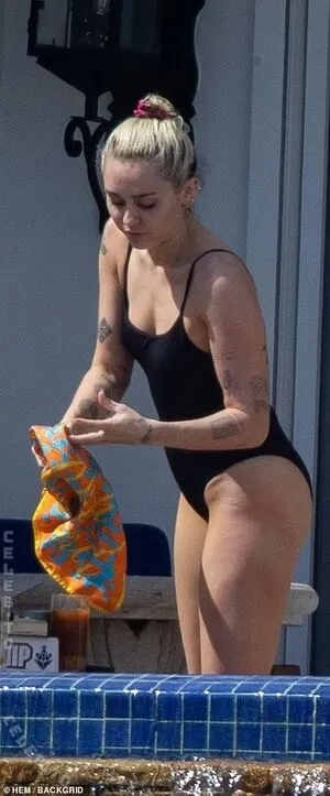 Miley Cyrus OnlyFans Leaked Free Thumbnail Picture - #uwpEYhgpAg