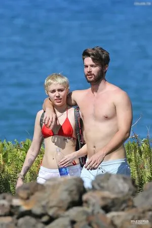 Miley Cyrus OnlyFans Leaked Free Thumbnail Picture - #uxgyKLysFT