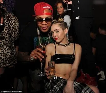 Miley Cyrus OnlyFans Leaked Free Thumbnail Picture - #vTH3XgKf95