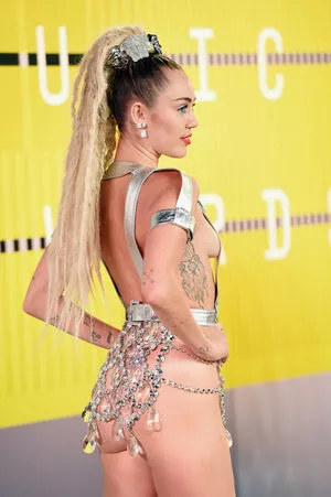 Miley Cyrus OnlyFans Leaked Free Thumbnail Picture - #vUaZ28bgoG