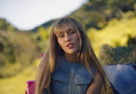 Miley Cyrus OnlyFans Leaked Free Thumbnail Picture - #va2haurjHX