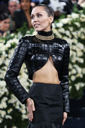 Miley Cyrus OnlyFans Leaked Free Thumbnail Picture - #vdFwUNo6vL