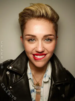 Miley Cyrus OnlyFans Leaked Free Thumbnail Picture - #vwQ4MM2toS