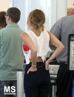 Miley Cyrus OnlyFans Leaked Free Thumbnail Picture - #w0QBt8MDHF