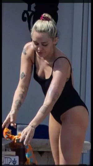 Miley Cyrus OnlyFans Leaked Free Thumbnail Picture - #wT2Vfi50zW