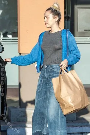 Miley Cyrus OnlyFans Leaked Free Thumbnail Picture - #wUPJ9XF1Mb