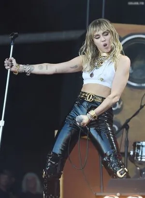 Miley Cyrus OnlyFans Leaked Free Thumbnail Picture - #wx8UtVxgN3