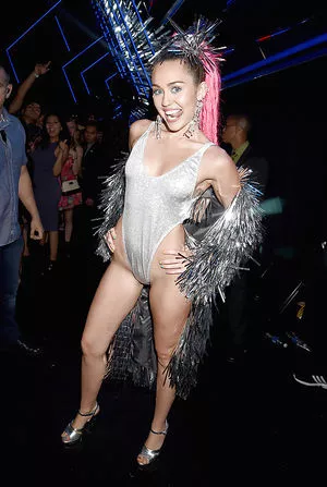 Miley Cyrus OnlyFans Leaked Free Thumbnail Picture - #x3FizmX8CI