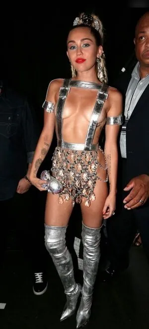 Miley Cyrus OnlyFans Leaked Free Thumbnail Picture - #xPBsfhDuvC