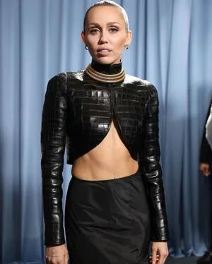 Miley Cyrus OnlyFans Leaked Free Thumbnail Picture - #xxX2f2keJn