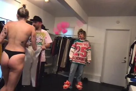 Miley Cyrus OnlyFans Leaked Free Thumbnail Picture - #y07PYmyLEa