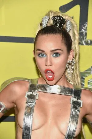 Miley Cyrus OnlyFans Leaked Free Thumbnail Picture - #y1pzoPPFf6