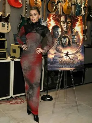 Miley Cyrus OnlyFans Leaked Free Thumbnail Picture - #yPfWE7b6W7