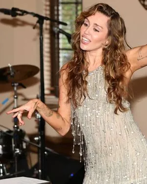 Miley Cyrus OnlyFans Leaked Free Thumbnail Picture - #yZDZfkdhbh