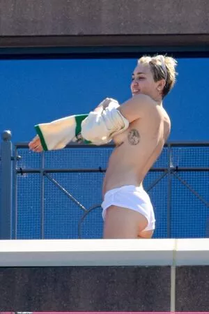 Miley Cyrus OnlyFans Leaked Free Thumbnail Picture - #ygVHnoMQr0