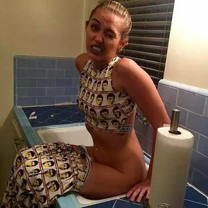 Miley Cyrus OnlyFans Leaked Free Thumbnail Picture - #yuNEgoiKV6