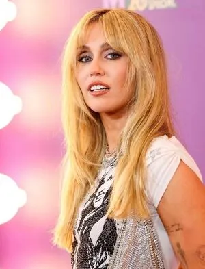 Miley Cyrus OnlyFans Leaked Free Thumbnail Picture - #zFYnwaaV56