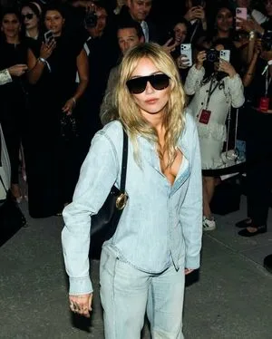 Miley Cyrus OnlyFans Leaked Free Thumbnail Picture - #zdRzCmyiSi