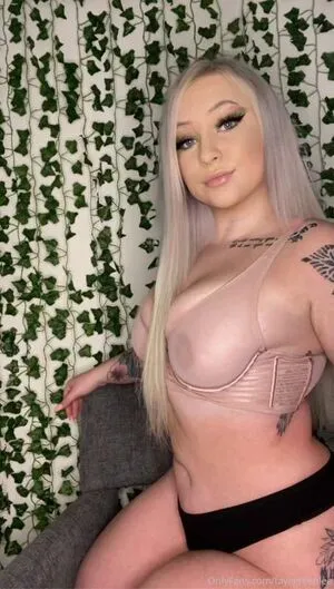 Milk Lady OnlyFans Leaked Free Thumbnail Picture - #HaZ8APdmIn