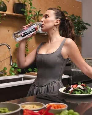 Millie Bobby Brown OnlyFans Leaked Free Thumbnail Picture - #00sHLo1P4X