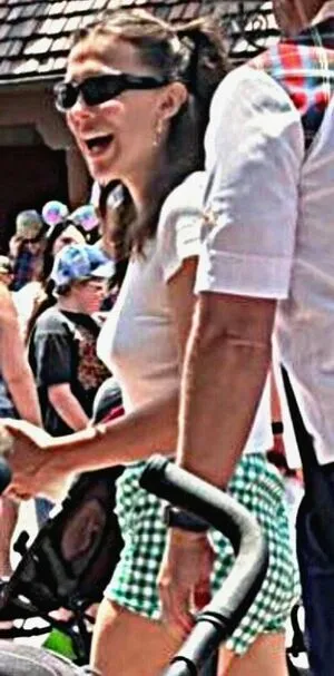 Millie Bobby Brown OnlyFans Leaked Free Thumbnail Picture - #3TkRUjRwAC