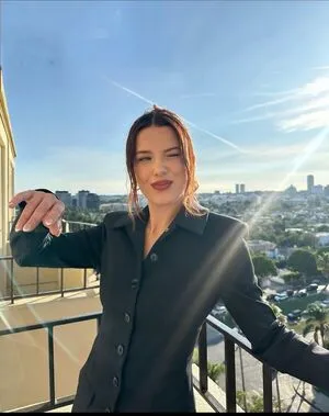 Millie Bobby Brown OnlyFans Leaked Free Thumbnail Picture - #4QVxJ77pg0