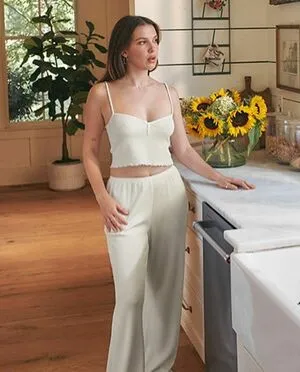 Millie Bobby Brown OnlyFans Leaked Free Thumbnail Picture - #kD11u15P5S