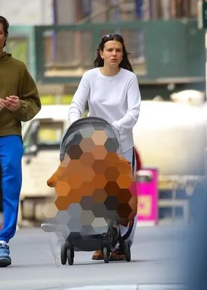 Millie Bobby Brown OnlyFans Leaked Free Thumbnail Picture - #ljcjUm9uX1