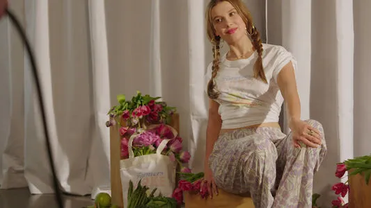 Millie Bobby Brown OnlyFans Leaked Free Thumbnail Picture - #z7surzjWag