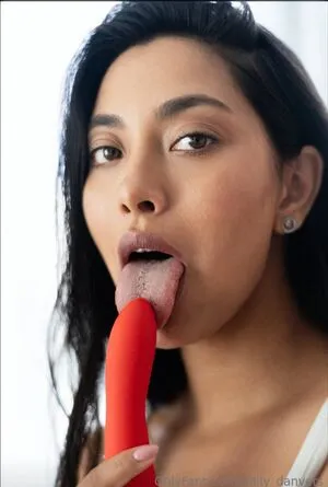 Milly Danvers OnlyFans Leaked Free Thumbnail Picture - #UgXtEtFSTR