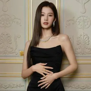 Minatozaki Sana OnlyFans Leaked Free Thumbnail Picture - #57C2J1DRs5