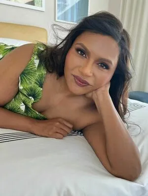Mindy Kaling OnlyFans Leaked Free Thumbnail Picture - #l8YehNGQd1