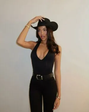 Ming Lee Simmons OnlyFans Leaked Free Thumbnail Picture - #Y8JxrsI254