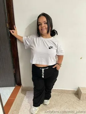 Mini Julieta OnlyFans Leaked Free Thumbnail Picture - #9gSTS3RJL6