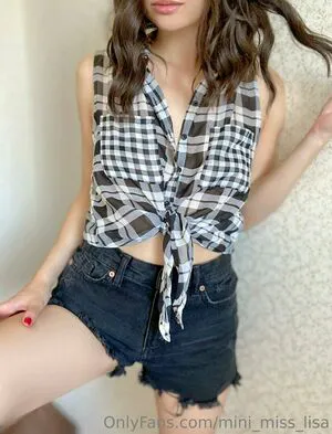Mini Miss Lisa OnlyFans Leaked Free Thumbnail Picture - #P5IpYQ9oZr