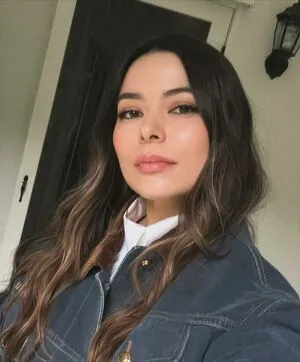 Miranda Cosgrove OnlyFans Leaked Free Thumbnail Picture - #0PQxWEjwsj
