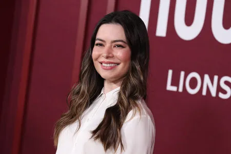 Miranda Cosgrove OnlyFans Leaked Free Thumbnail Picture - #AUcrUAldLe