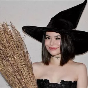 Miranda Cosgrove OnlyFans Leaked Free Thumbnail Picture - #FMJyGTJ2En