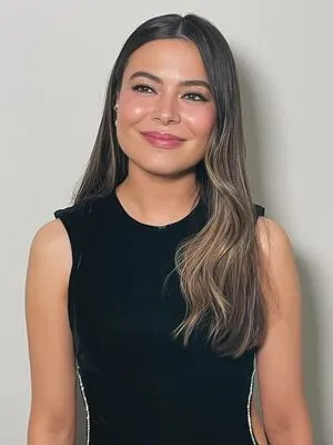Miranda Cosgrove OnlyFans Leaked Free Thumbnail Picture - #LepSoerpnA