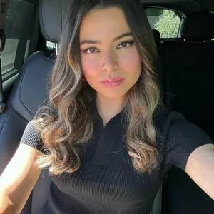 Miranda Cosgrove OnlyFans Leaked Free Thumbnail Picture - #MaglSdHSIT