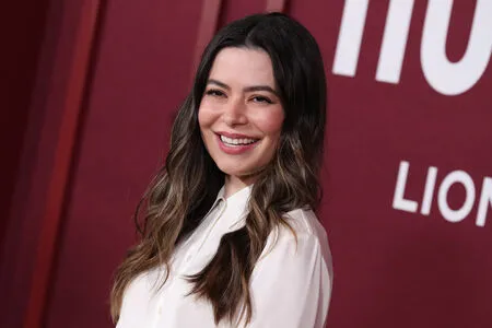Miranda Cosgrove OnlyFans Leaked Free Thumbnail Picture - #T2nx2319lj