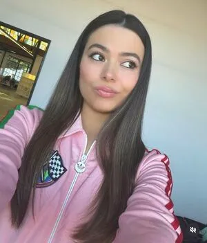 Miranda Cosgrove OnlyFans Leaked Free Thumbnail Picture - #dkfamtmkti